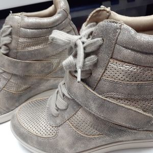 Wedge sneaker high top size 6